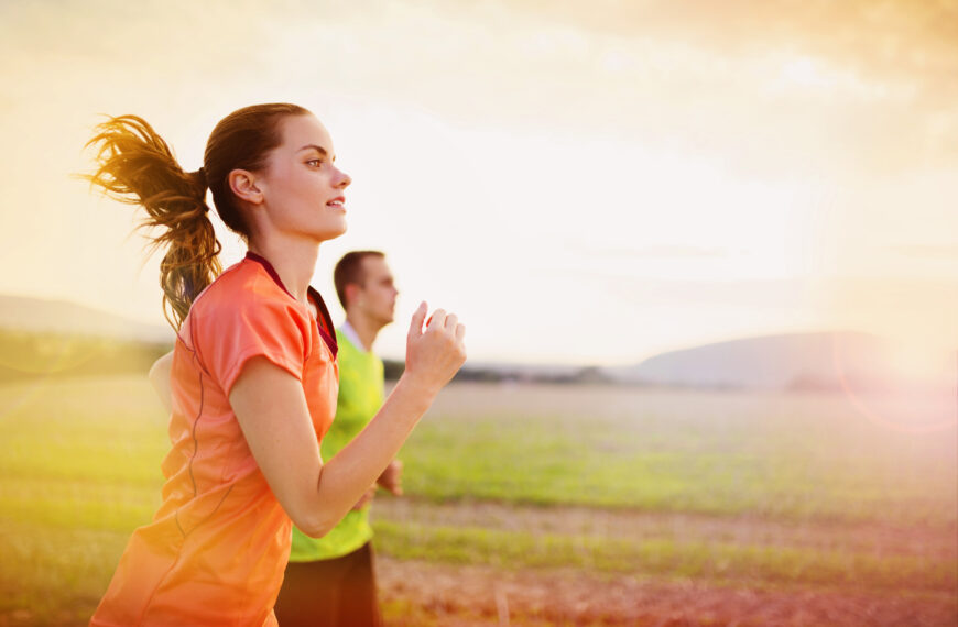 Mit diesen 3 Übungen schnell fit werden: Laufen, Yoga und DIY-Workouts