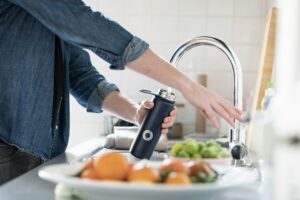 “Hydratation: Warum Wassertrinken essentiell für deine Gesundheit ist”