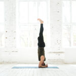Fit werden mit diesen 3 Übungen: Laufen, Yoga und Workouts zu Hause